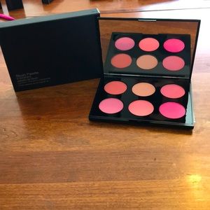 6 shade blush pallet